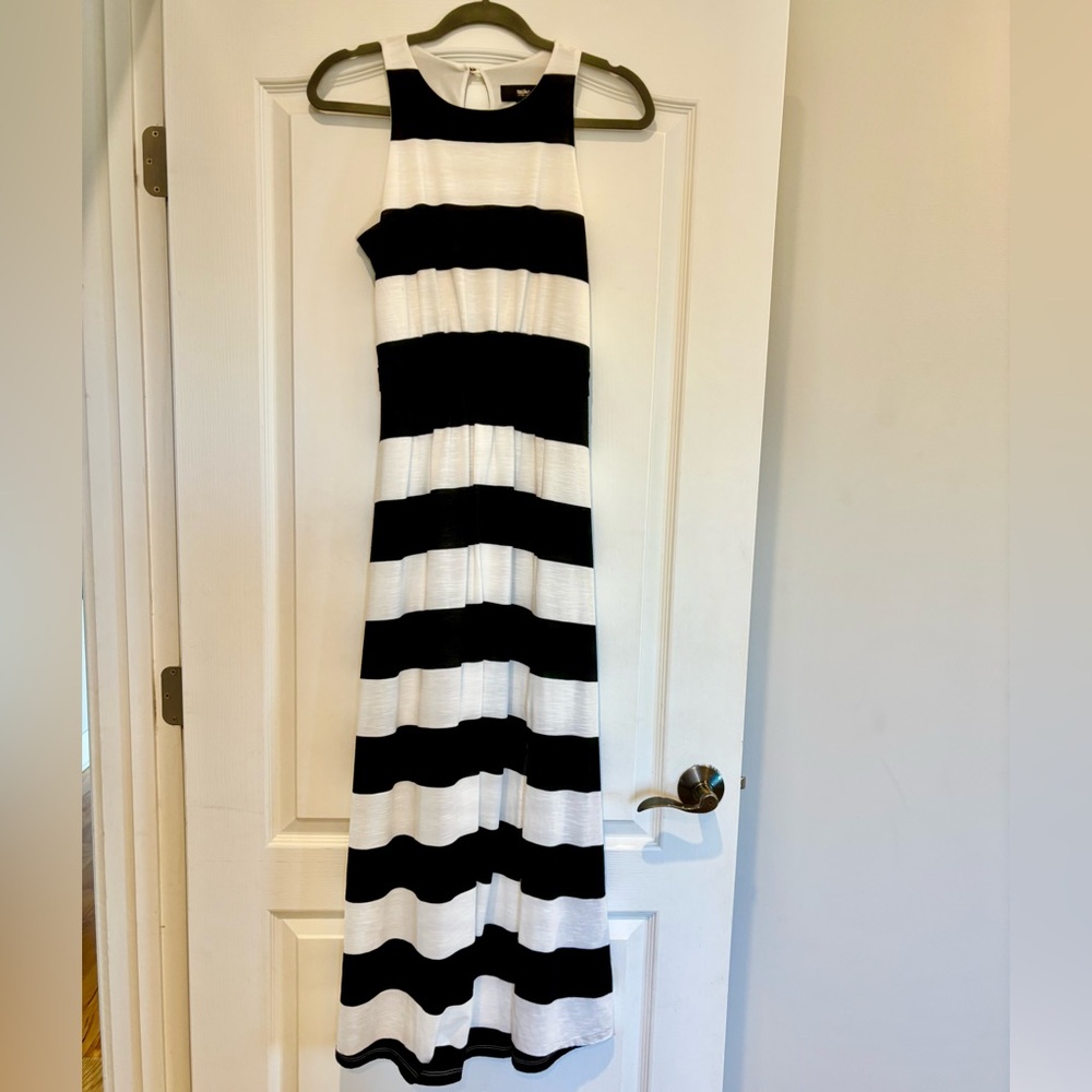 Mossimo for Target black and white tee stripe keyhole maxi dresss